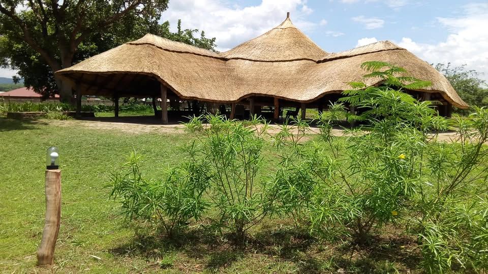 The large thatched lapa at Kigelia